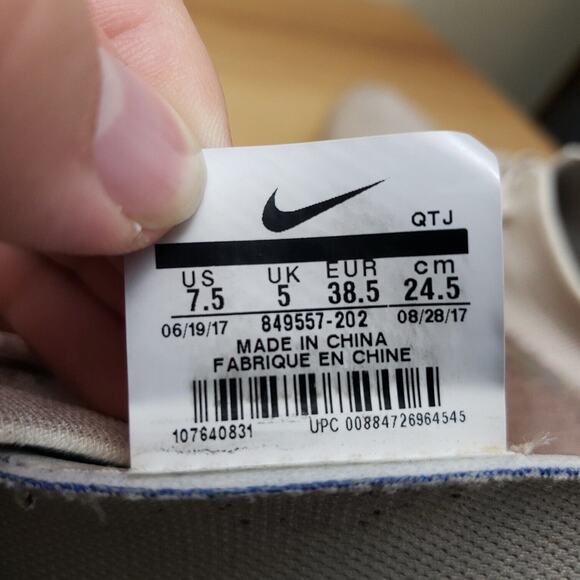 Nike‎ Womens Air Vapormax Flyknit 849557-202 Gray Lace Up Sneaker Shoes Size 7.5 - Picture 6 of 6